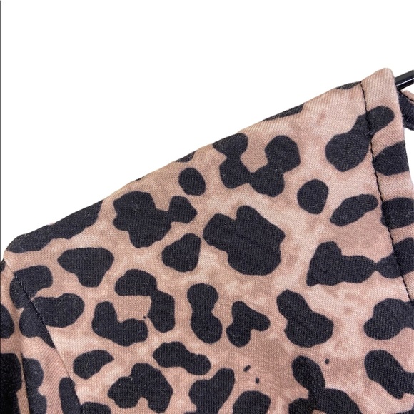 CHEETAH PRINT WRAP-AROUND LONG SLEEVE, V-NECK TOP, STRAIGHT SLEEVES, SIZE XS - Picture 5 of 10